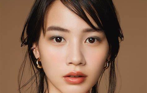 2025年現在、年収1億超え！のん（能年玲奈）が干された理由と収入の理由がすごい。