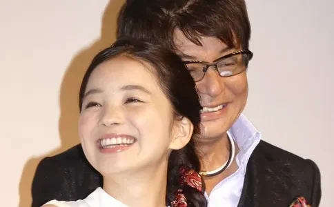 哀川翔の娘・福地桃子は連れ子ではなく実子。母親は青地公美で子供は5人！